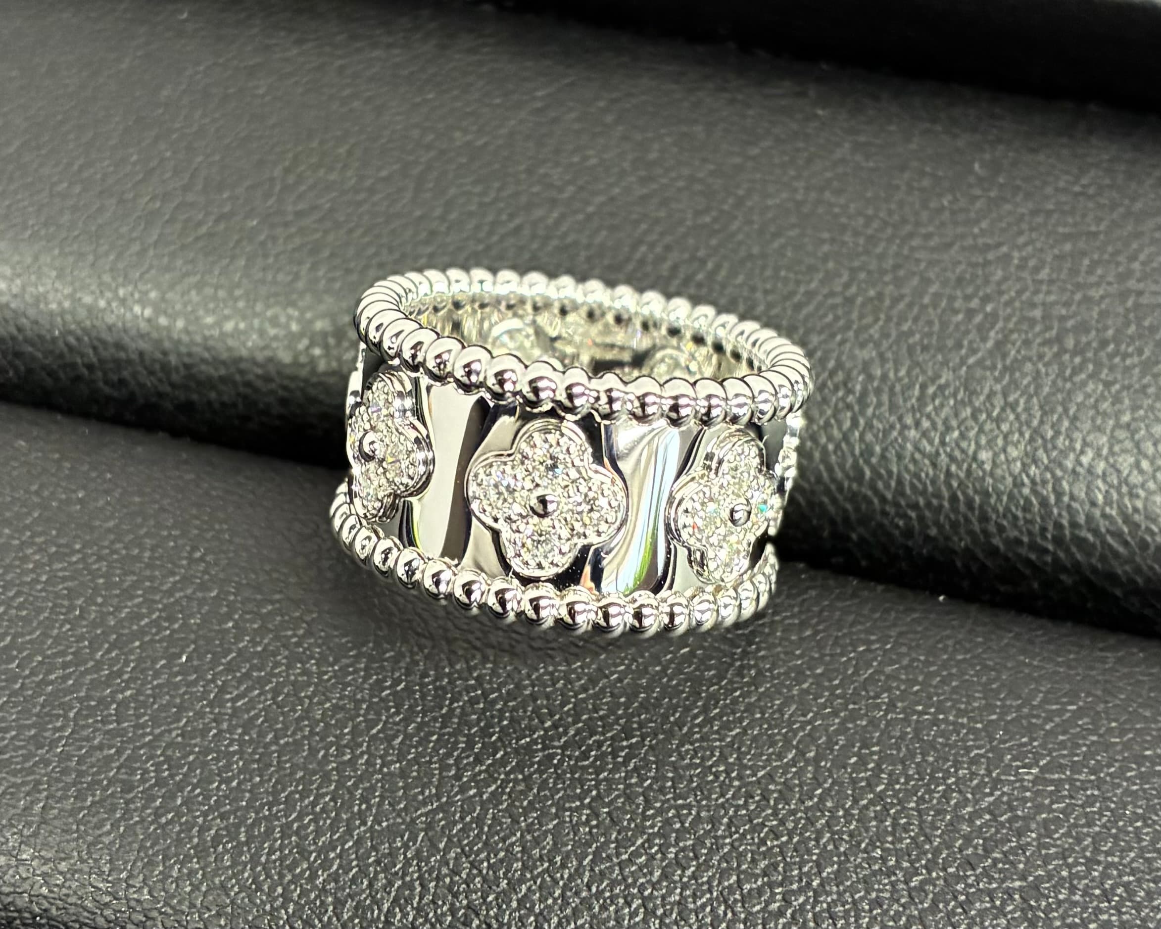 💍買取実績💍【Van Cleef & Arpels ペルレ クローバー リング】