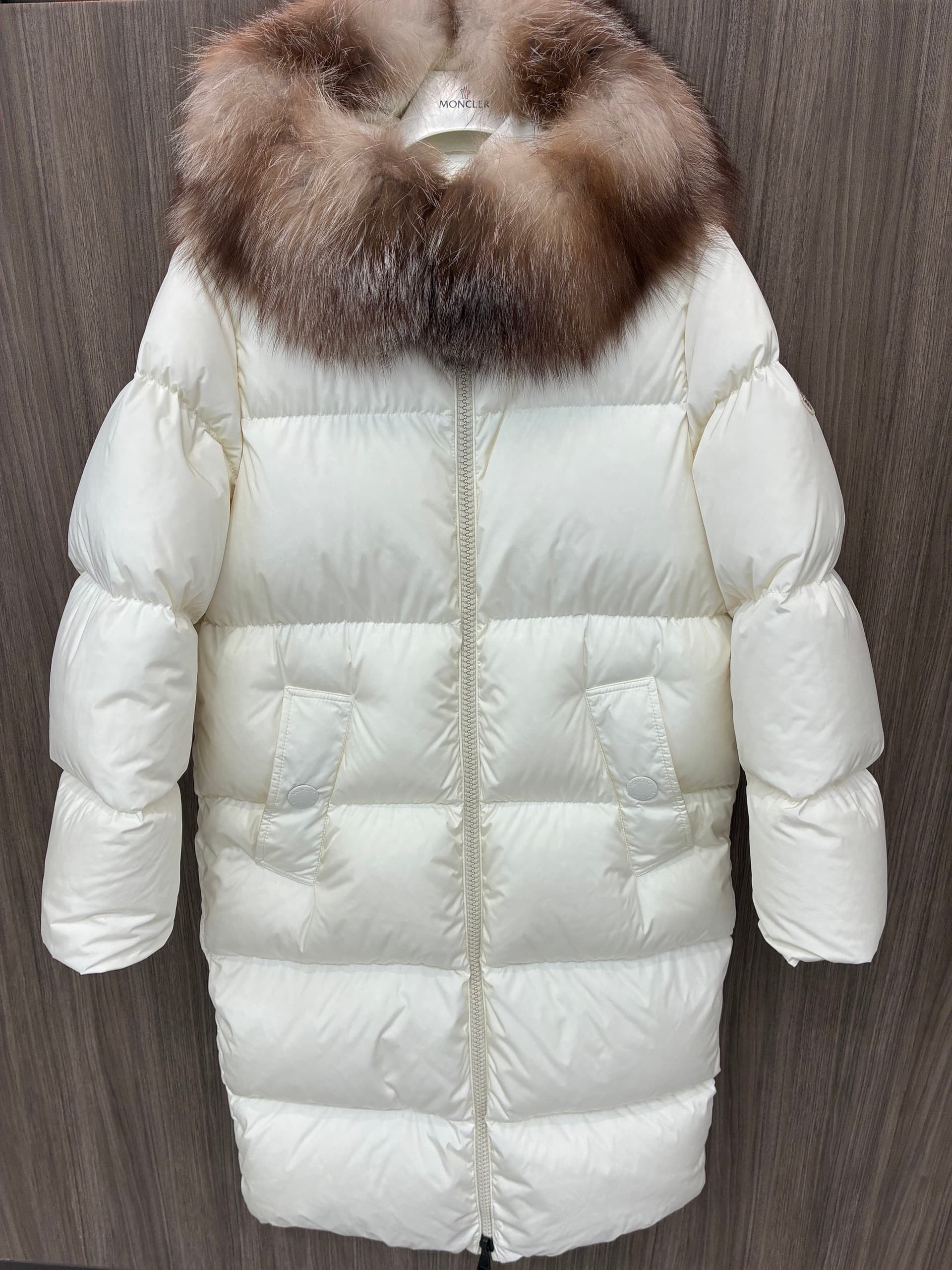 【新店!エンクル茅ヶ崎本店】 ✨買取実績✨ MONCLER/モンクレールのダウンをお買取りさせていただきました!
